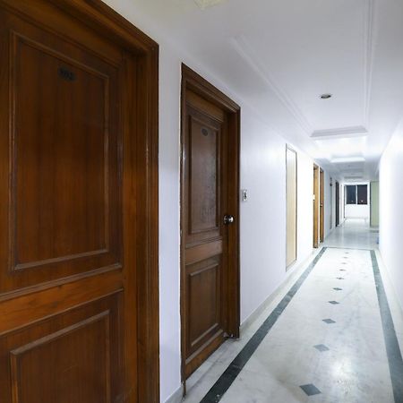 Spot On Hotel Hilltop Вадодара Екстериор снимка