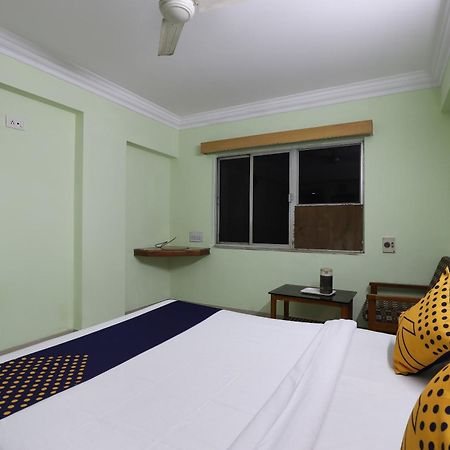 Spot On Hotel Hilltop Вадодара Екстериор снимка