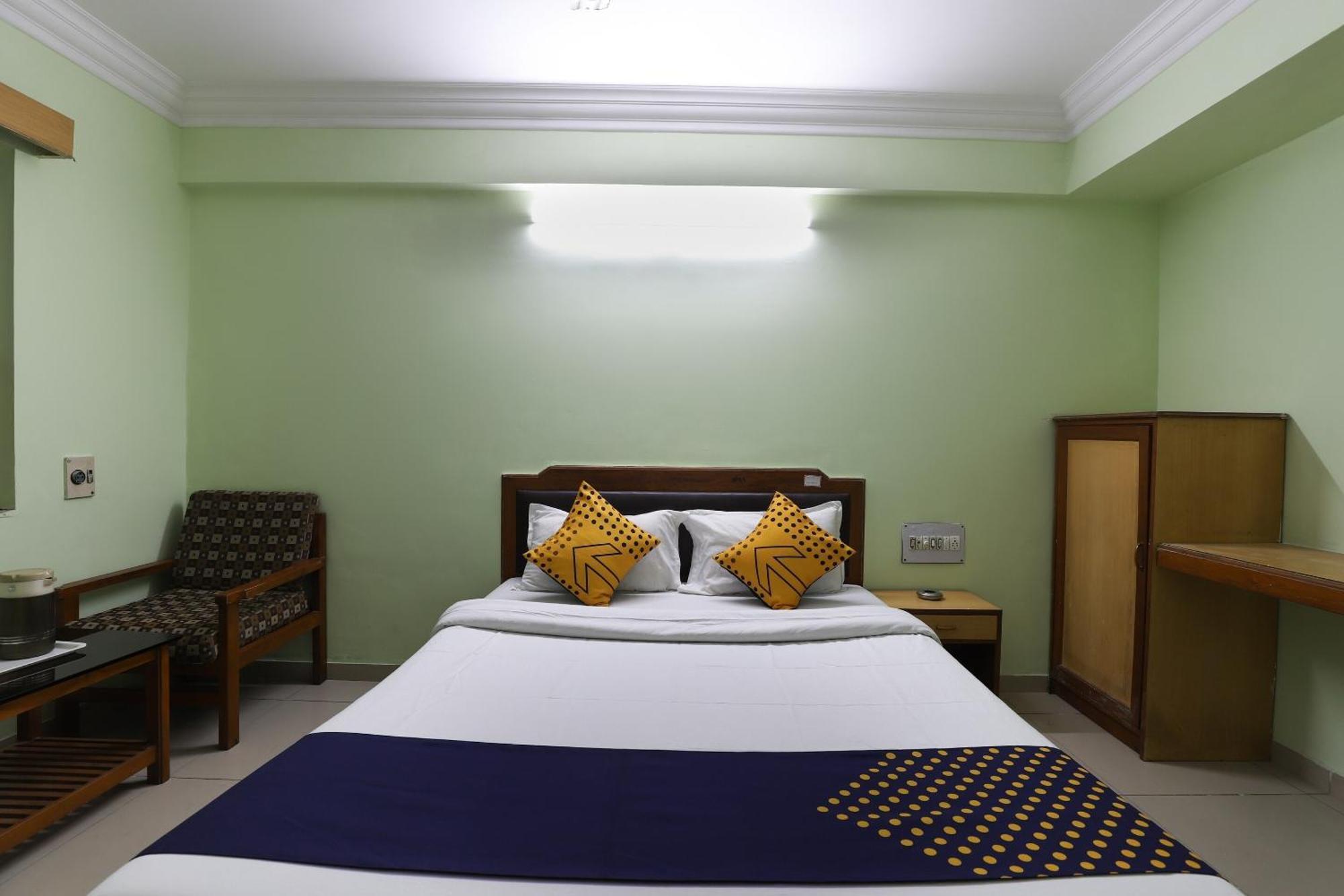 Spot On Hotel Hilltop Вадодара Екстериор снимка