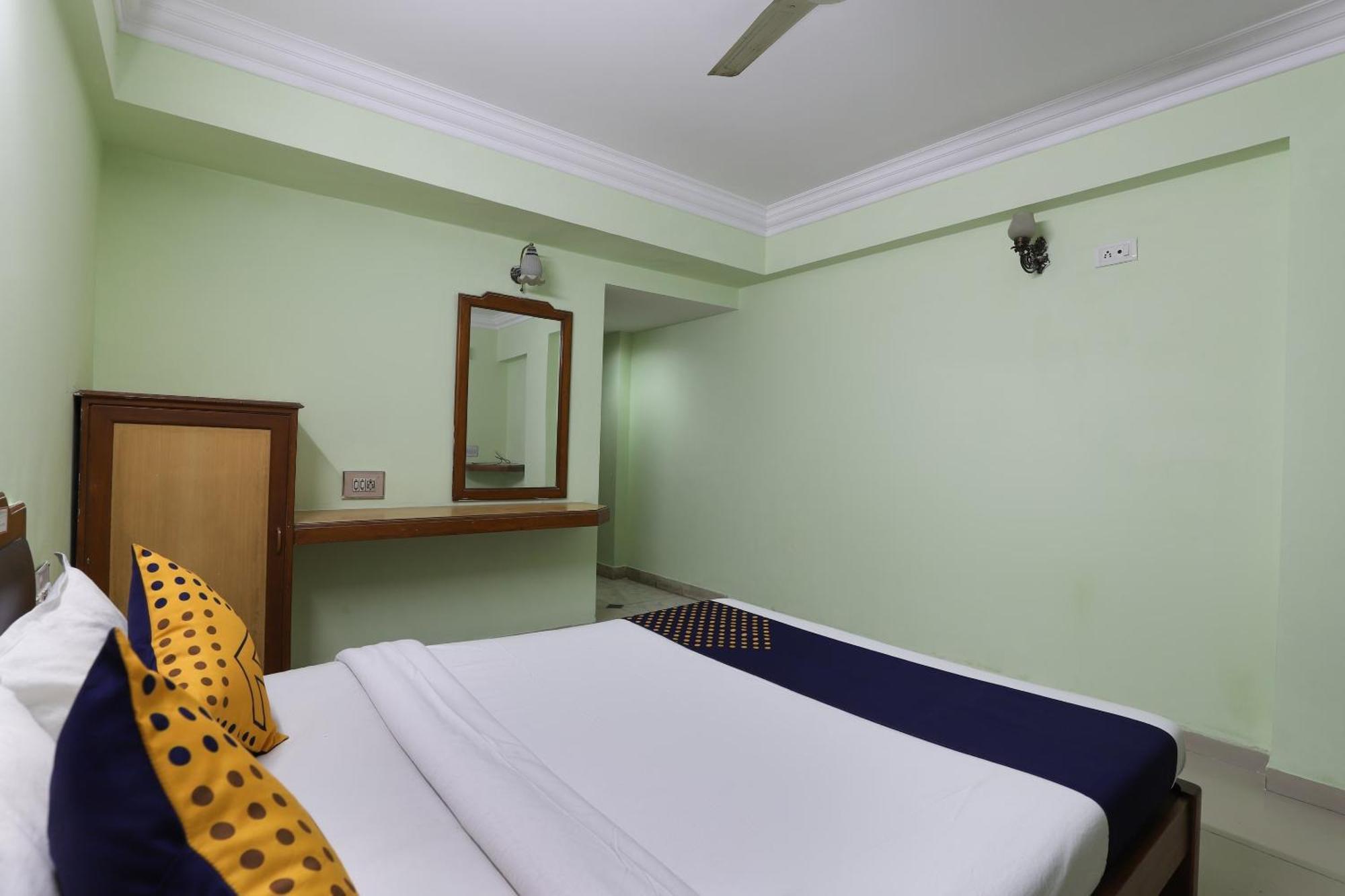 Spot On Hotel Hilltop Вадодара Екстериор снимка