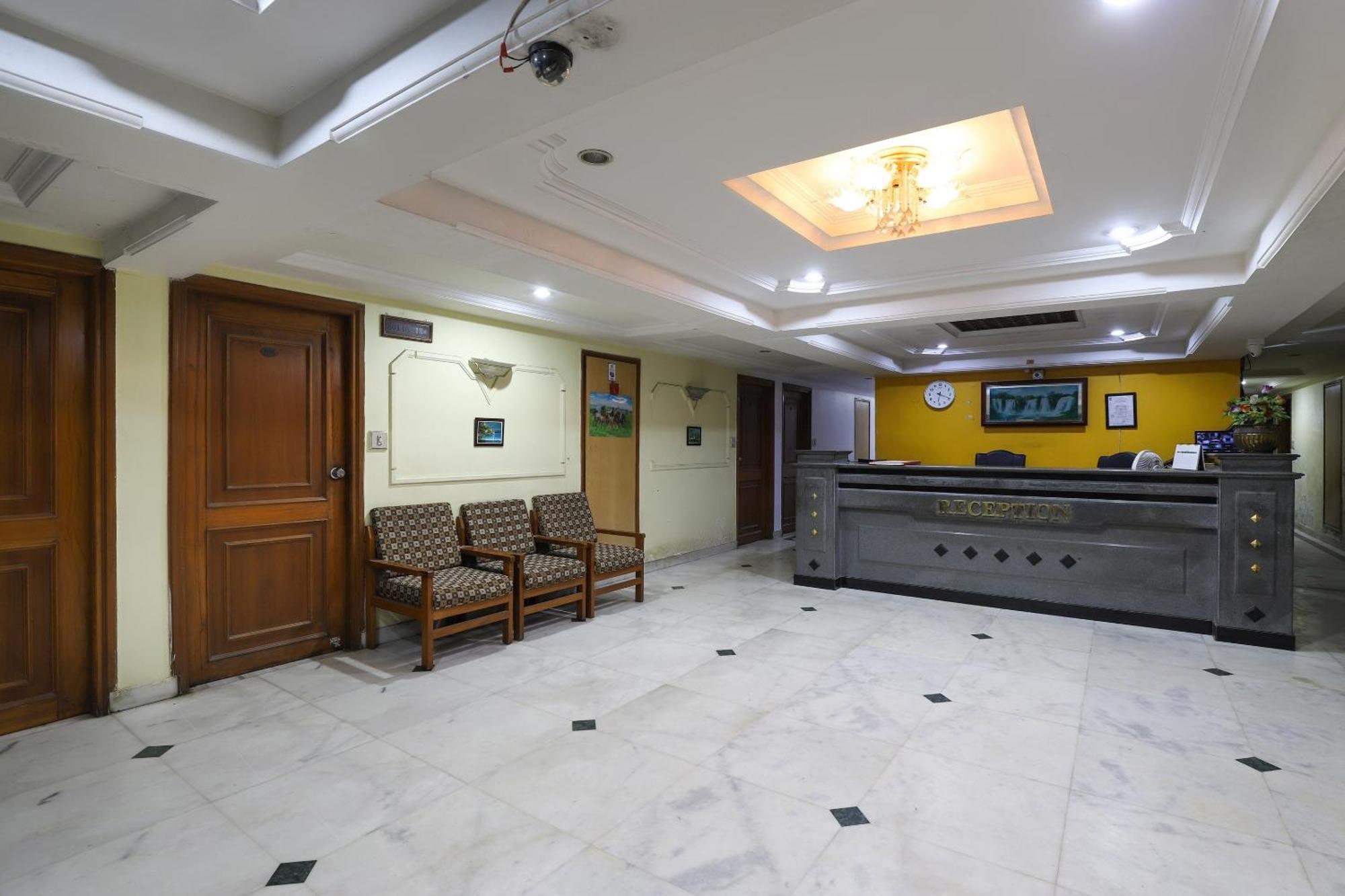 Spot On Hotel Hilltop Вадодара Екстериор снимка