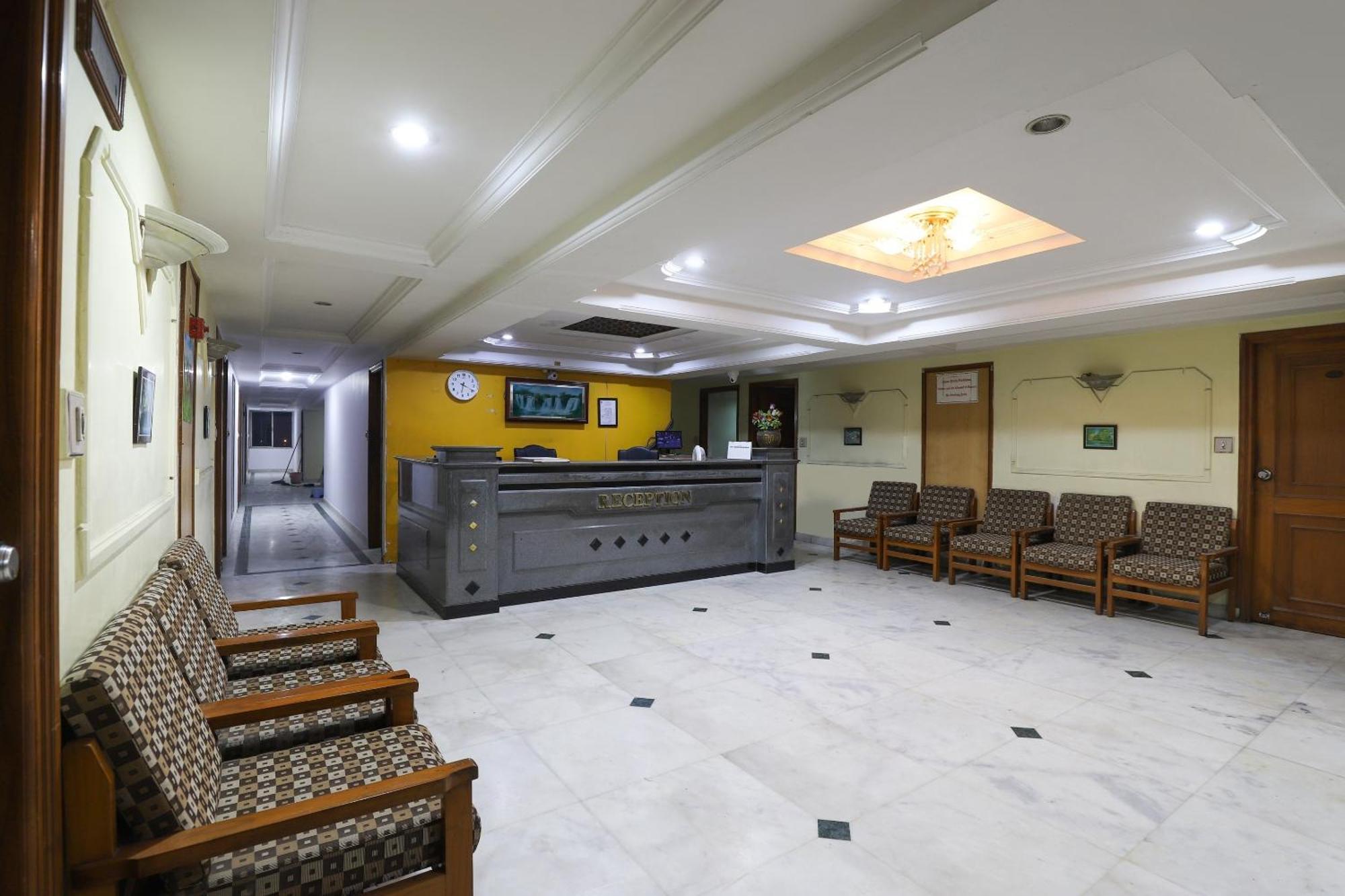 Spot On Hotel Hilltop Вадодара Екстериор снимка