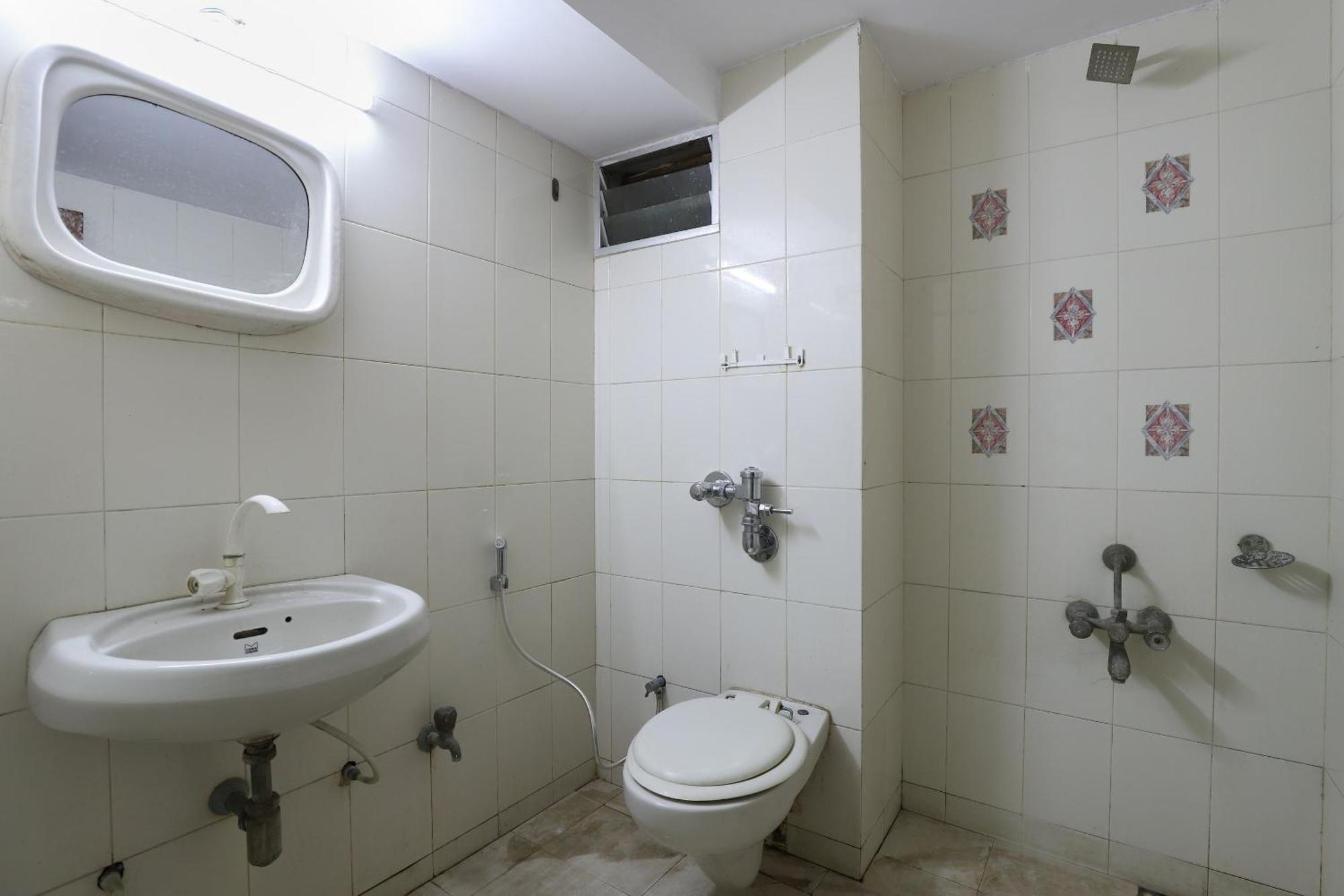 Spot On Hotel Hilltop Вадодара Екстериор снимка