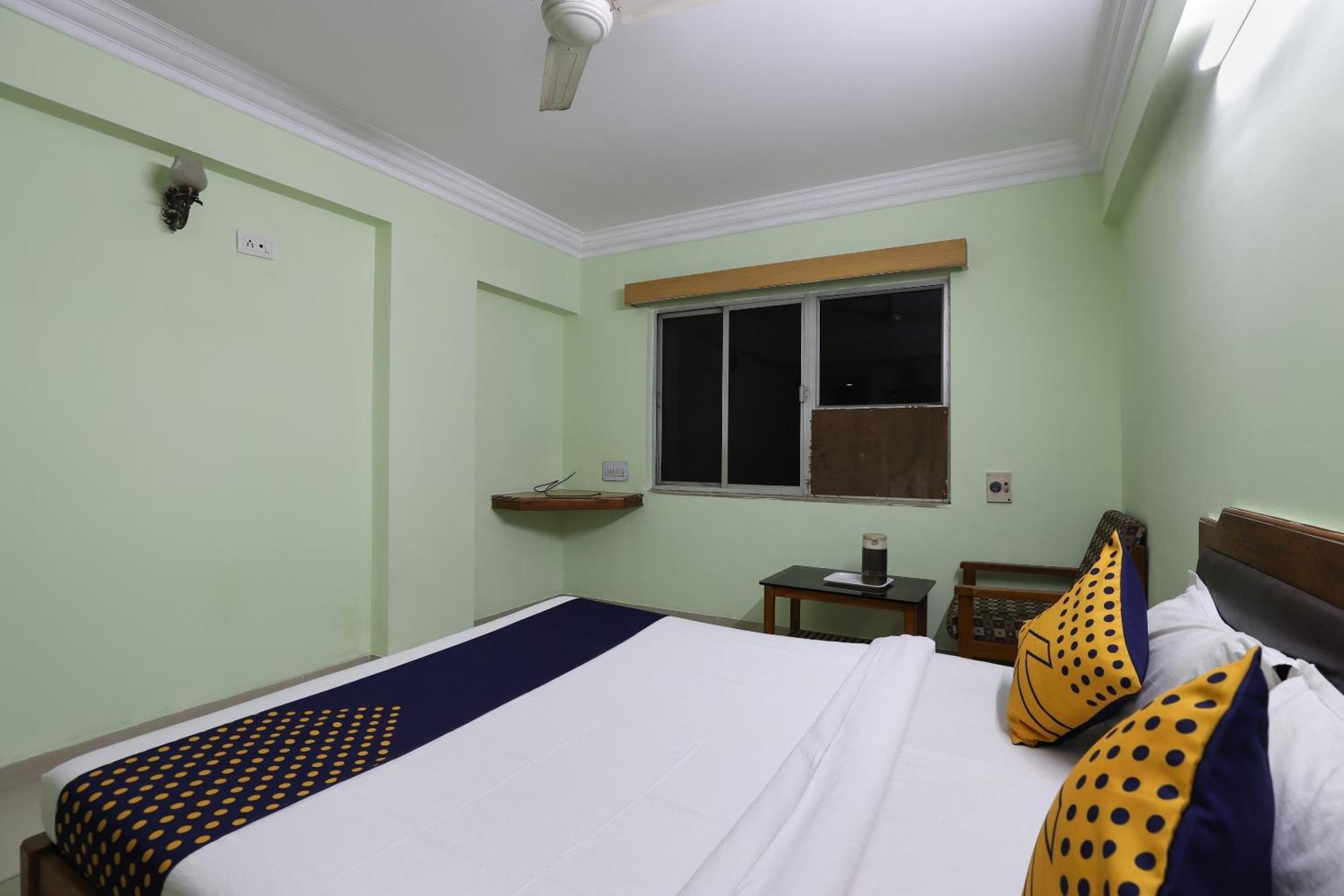 Spot On Hotel Hilltop Вадодара Екстериор снимка