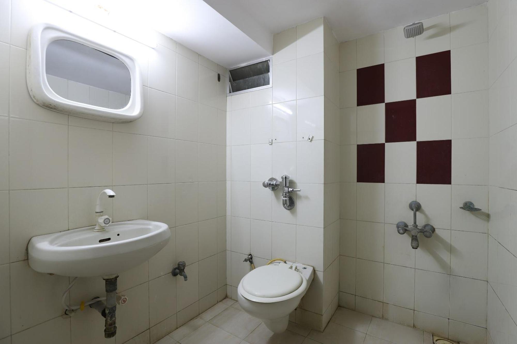 Spot On Hotel Hilltop Вадодара Екстериор снимка